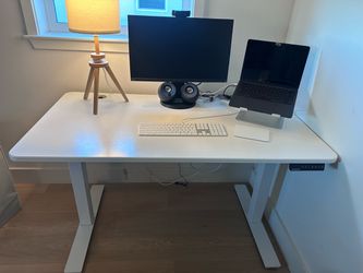 Autonomous Adjustable desk