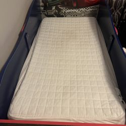 Toddler bed 