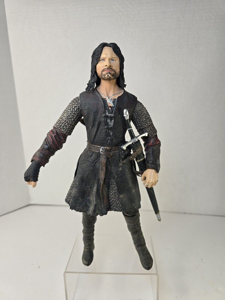 2003 TOY BIZ LORD OF THE RINGS 11" ARAGORN FIGURE With Weapons