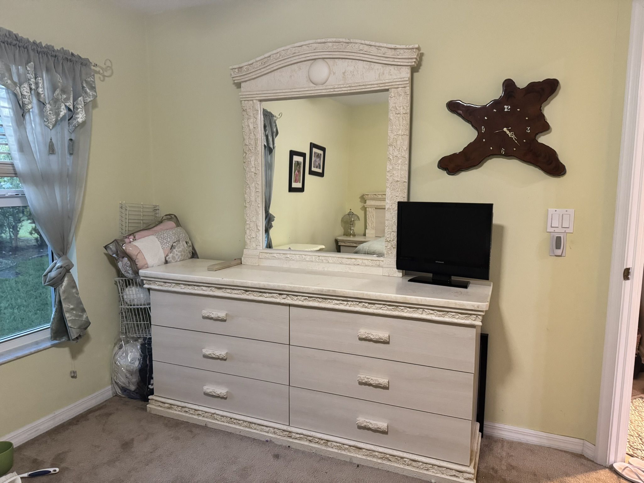 Bedroom set