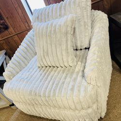 Stylish Cozy Swivel Chair