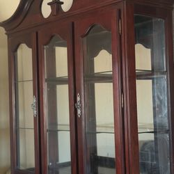 Traditional Wooden China Cabinet – Glass Doors & Shelves