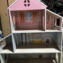 Doll house not made for tall Barbie’s