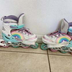 Rollerblades
Ajustable 
Rainbow Unicorn
Good condition.
size 6 to 7
Serious Buyers 🚨🚨🚨