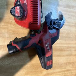 Milwaukee 12v cable cutters with (2) batteries and charger $400 firm in n Lakeland 
