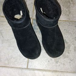 Ladies 8. UGG Suede Pickup Only Cash 