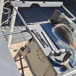 Excellent Working Condition Craftsman 10-in Table Saw With Stand & All Accessories 