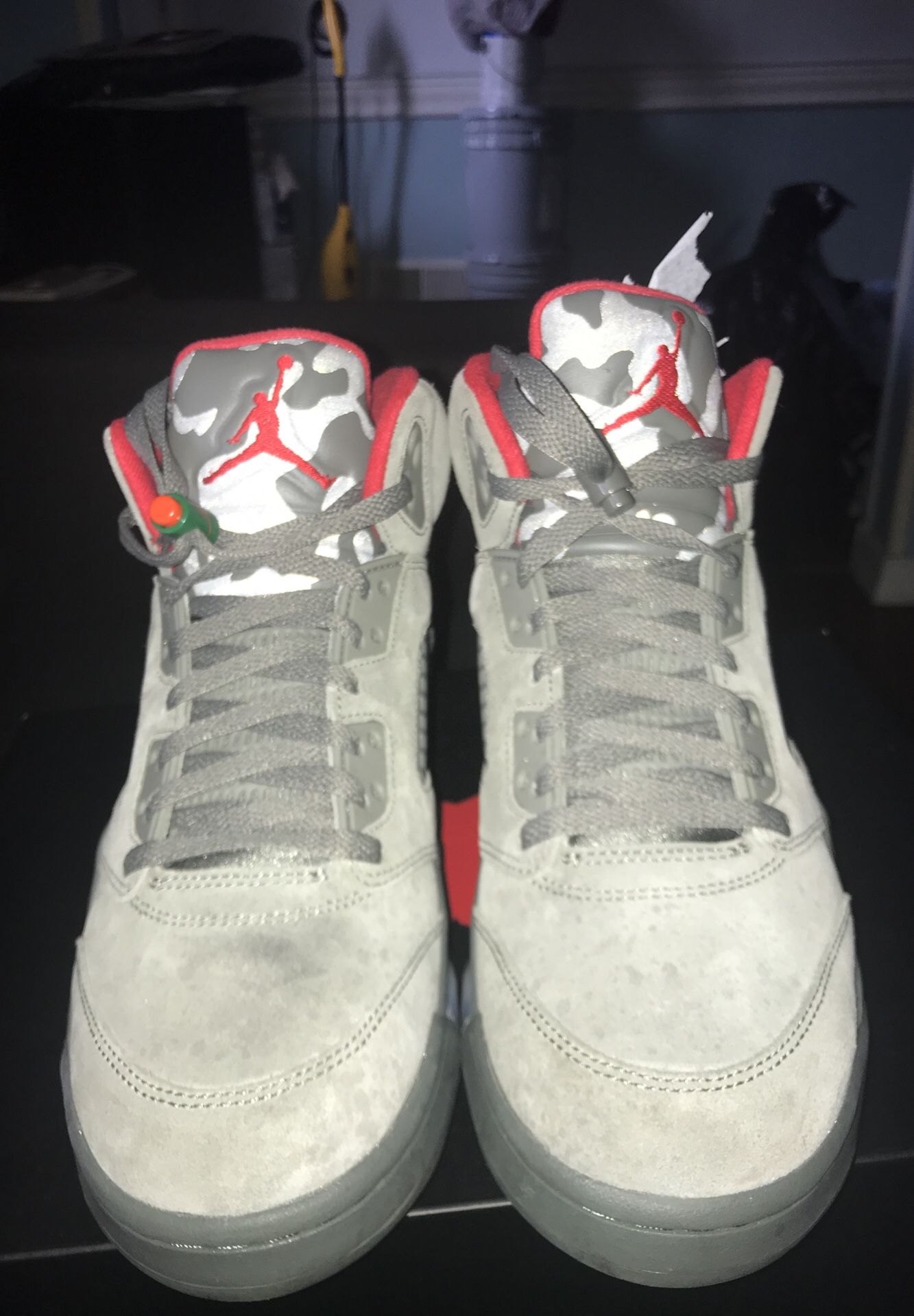 Air Jordan 5 retro dark stucco condition 8/10 little dirt on the midsole but other then that there clean.