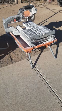 RIDGID 10" WET TILE SAW (MISSING SUBMERSIBLE WATER PUMP)
