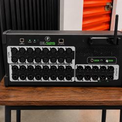 Digital Mixer Mackie DL32s
