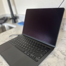 MacBook Air with M2 chip 13inch