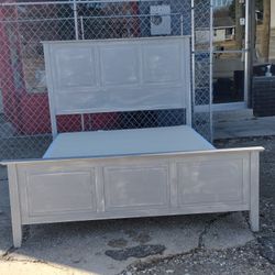 Queen Sz Bed With Box Spring $225