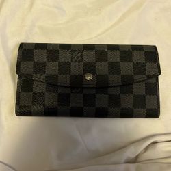 Lois Vuitton Parris / Authentic 