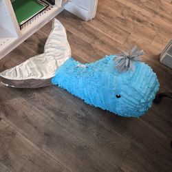 Whale Pin̈ata