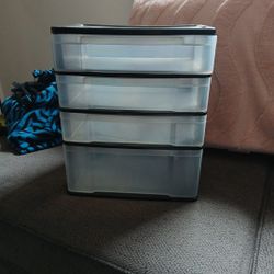 Plastic drawers (Iris)