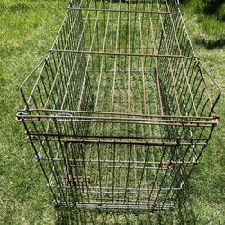 Large dog cage / crate 22 Wide 25 High and 42 Long