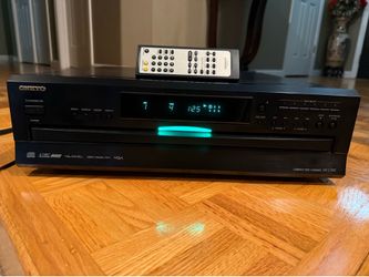 Onkyo DX-C390 6 Disc CD Changer W/Remote (Like New)