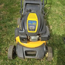 Cub Cadet Lawn Mower EXCELLENT Condition!