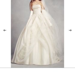 Vera Wang Ballgown (Need Gone)