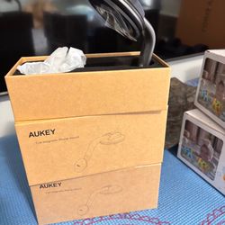 AUKEY Magnetic Car Phone Mount – New in Box