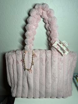 Fluffy tote bag