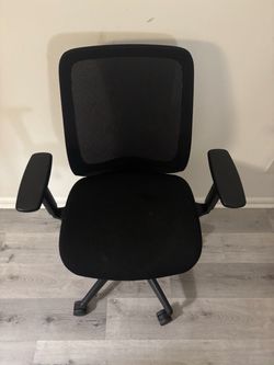 Black Mesh Back Office Chair with Armrests
