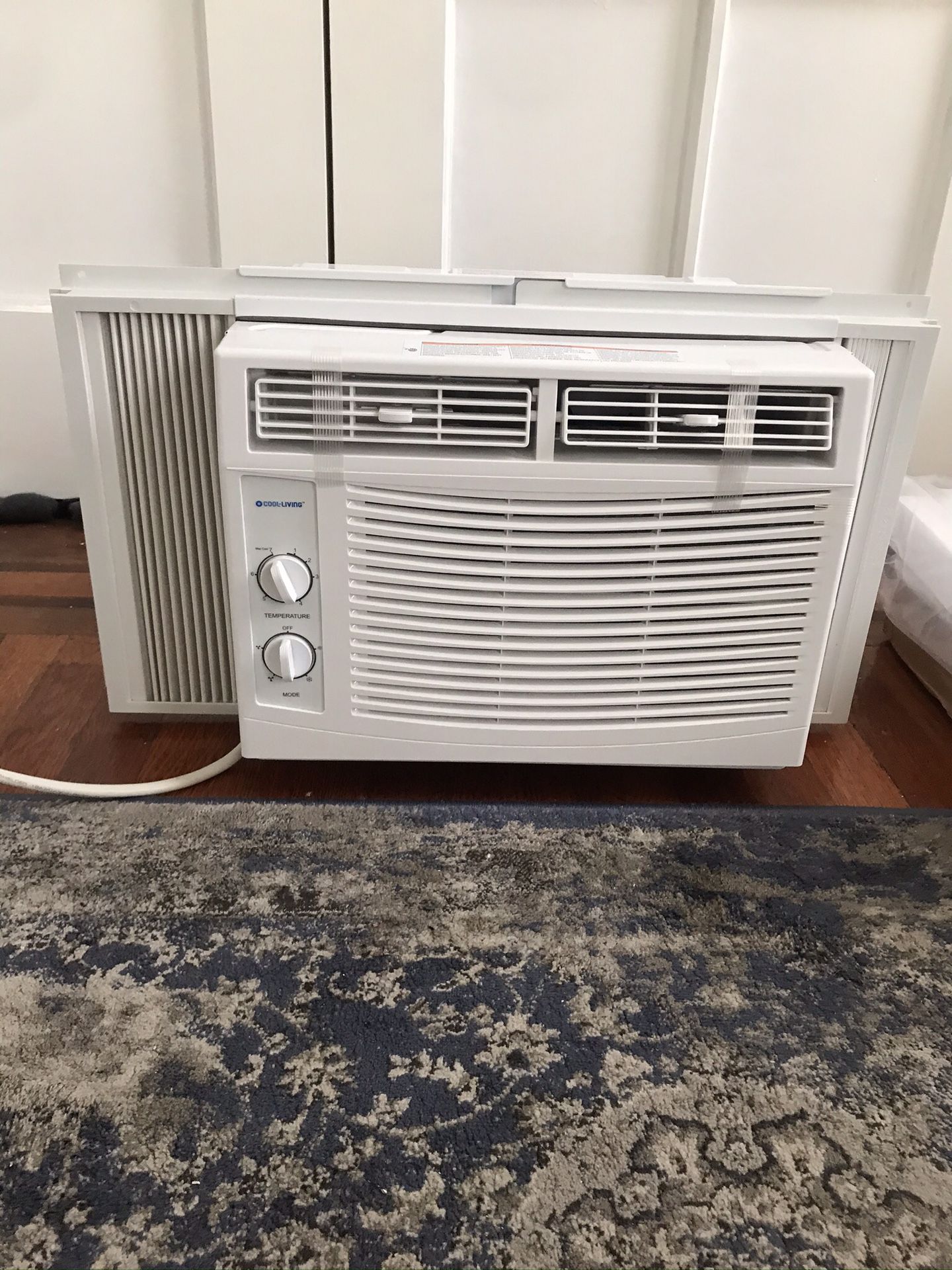 Window AC unit BRAND NEW, Cool living. Moving to Europe so has to go