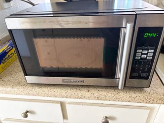 BLACK+DECKER Stainless Steel Microwave 0.7 cu ft