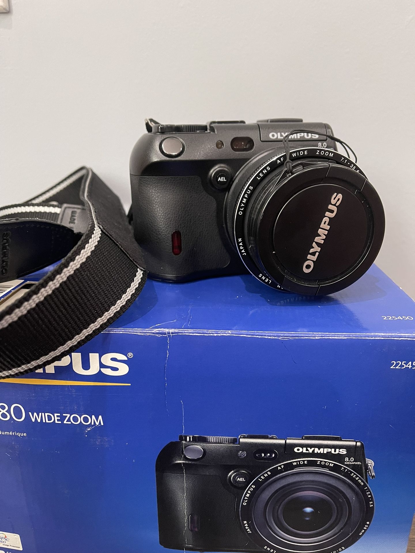 Olympus C8080 - Wide Zoom Camera