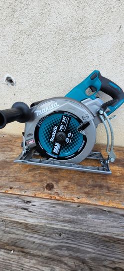 Makita Bigfoot 10 1/4  40v Avt Tool only new