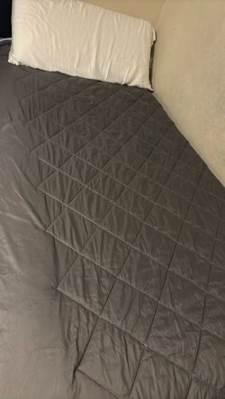 Twin or full comforter with 1 pillow case