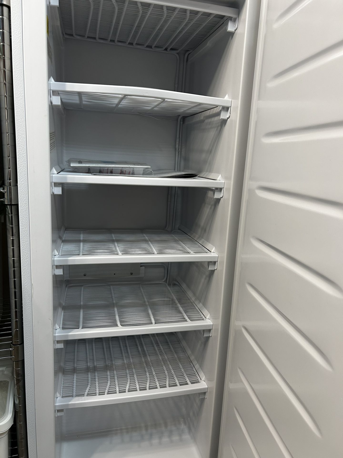 Thomson TFRF690 Upright Freezer 6.5 cu. ft