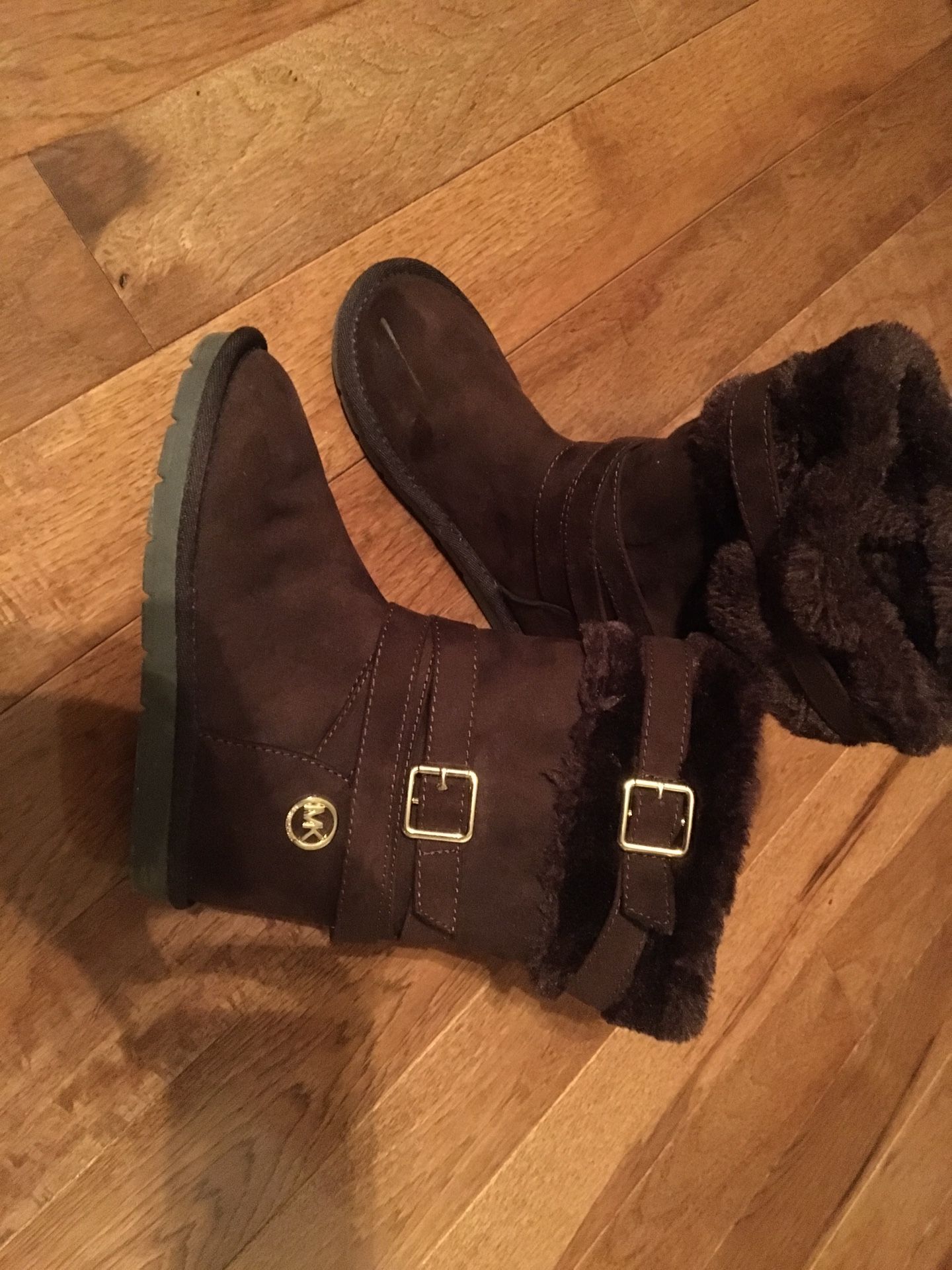 Girls MK boots size 1