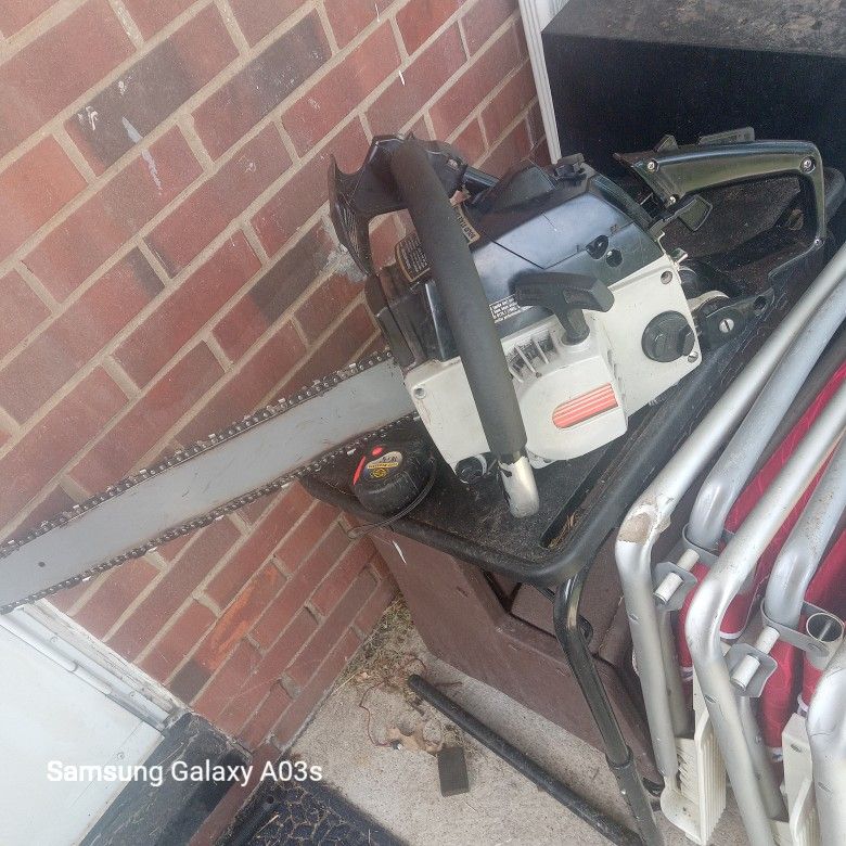 Sears Craftsman 60cc 20" . (Startseasy And Runs Good)!