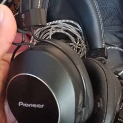 Pioneer Se-msbt Bluetooth Headphones 
