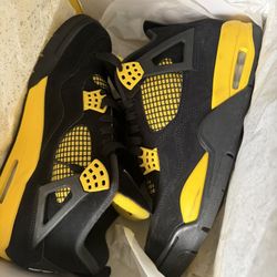Jordan 4 Thunder 