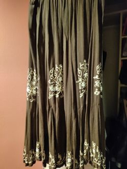 Women's Peasant Style Skirt With Beading On It 