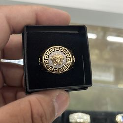 Versace ring 14k/ 7.5 grams size 12