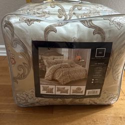 New 9 Pc Luxury King Comforter Set $69