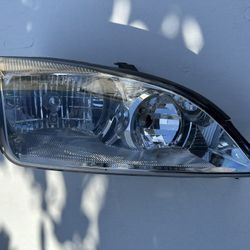 Ford Focus Right Side Headlight Year 2005-2007