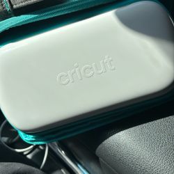 Mini Cricut Comes with bag 