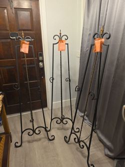Black metal canvas/picture easel