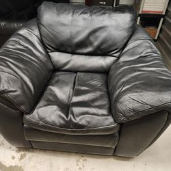 Natuzzi Black leather lounge chair