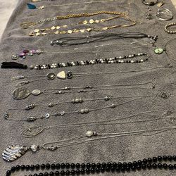 Lot of 32 Pieces of Costume Jewelry