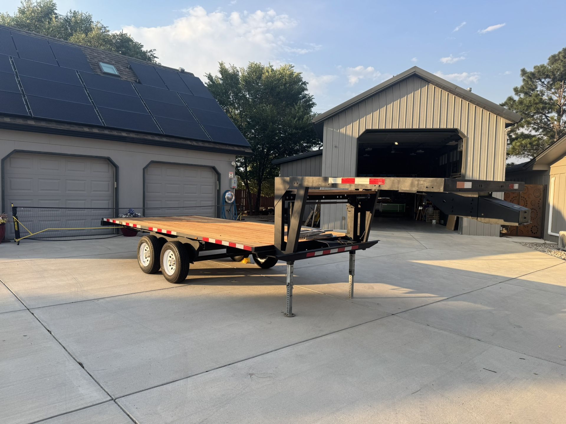 Gooseneck Trailer. 16’ Flat With Total Length 24’