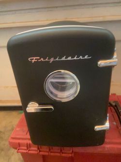 Frigidaire mini portable refrigerator holds bout 4-6 cans