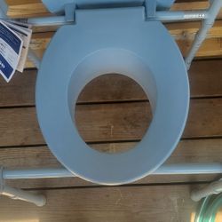 COMMODE