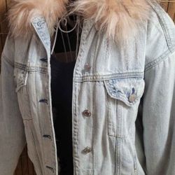 Woman's  Fur Collar Denim Jacket 