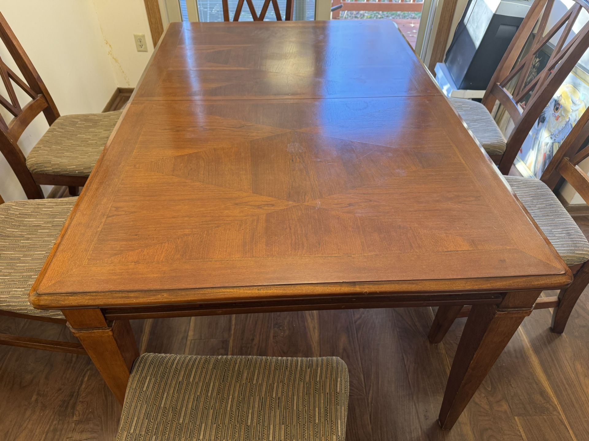 Dining Table Set.