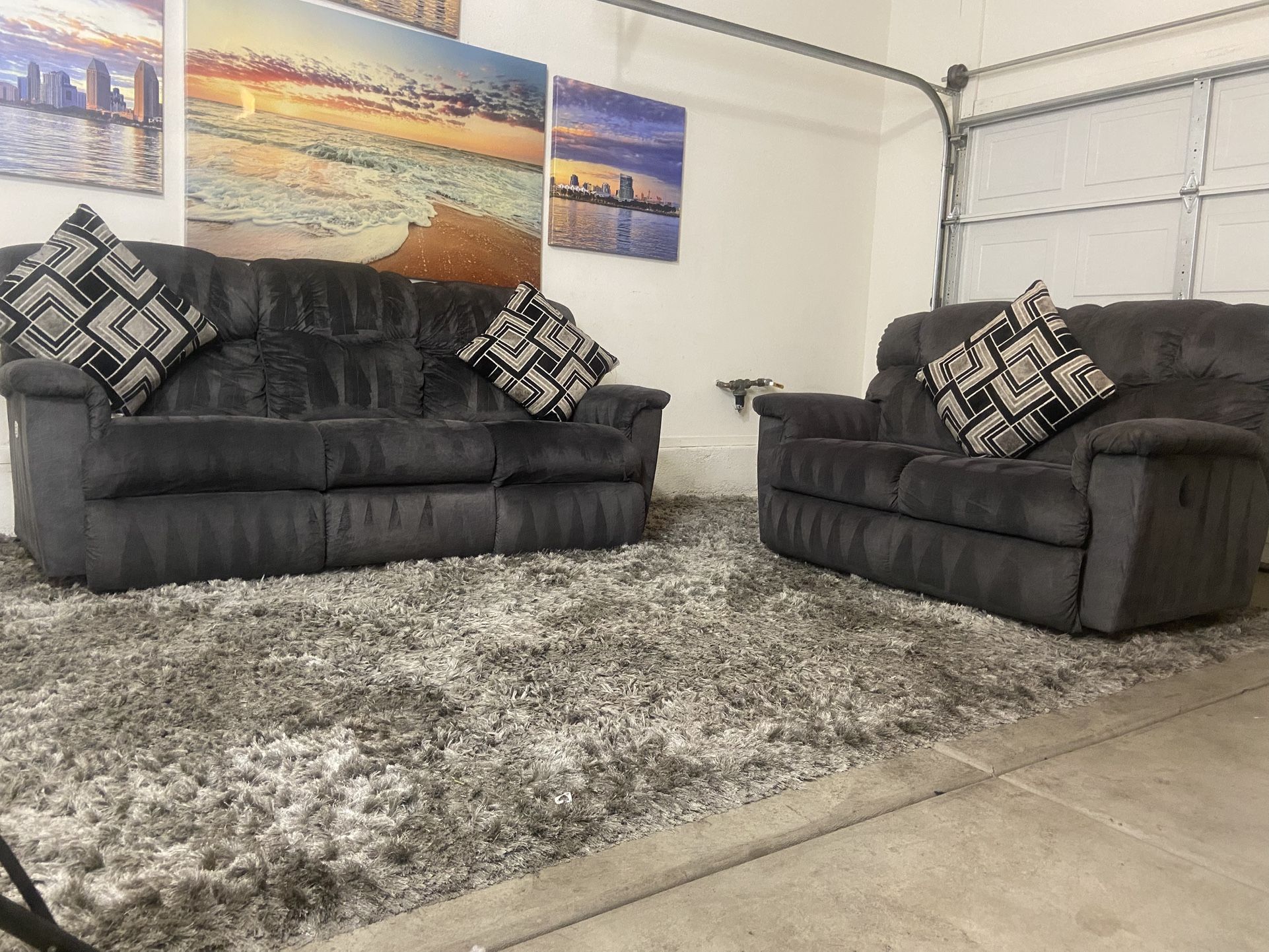 βLIKE NEWβ La-Z-Boy Electrical Reclining, Couch, And Loveseat( FREE DELIVERY π)